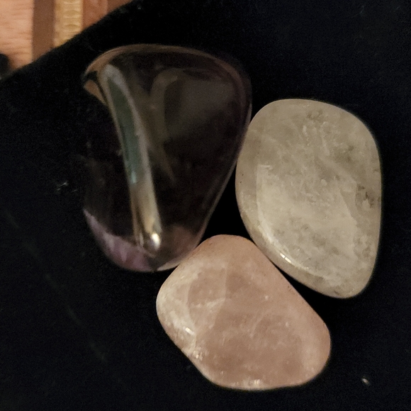 Amethyst & Quartz Crystal Protection, Love & Energy Stone Bundle - Picture 2 of 5